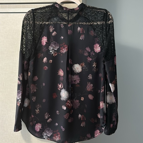 Chelsea 28 size S black floral, and lace long sleeves blouse. - Picture 5 of 7